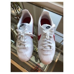 Nike Women’s Classic Cortez Leather - Size 8